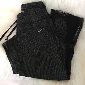 Nike Low Rise Capri Legging, Size Xsmall